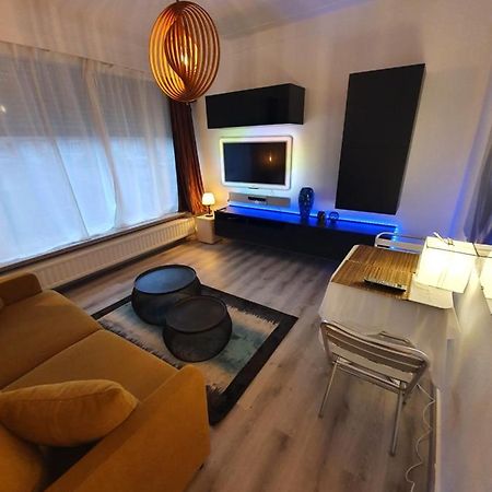 Cosy Corner In Quiet Suburb - All Cars Allowed アントウェルペン エクステリア 写真