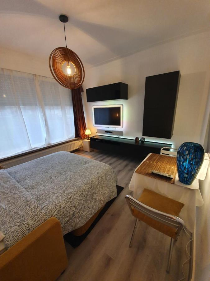 Cosy Corner In Quiet Suburb - All Cars Allowed アントウェルペン エクステリア 写真